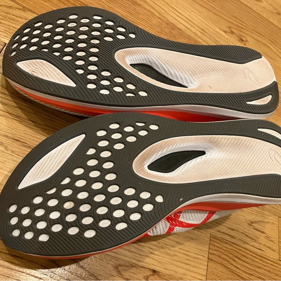 ASICS Magic Speed - Mens size 10 - Picture 3 of 4